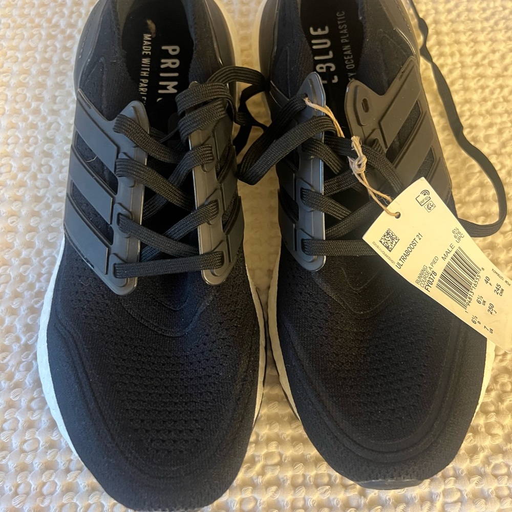 NWT Adidas Ultraboosts Size 7 Black and White